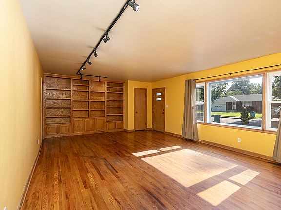 4th image of 1909 S Pickwick Avenue