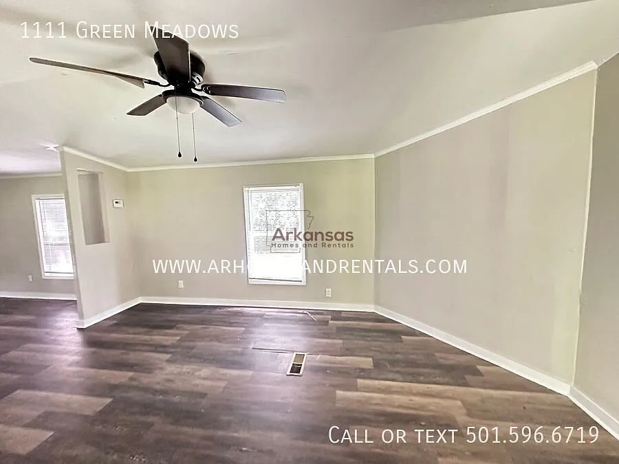 1/2 Off First Month's Rent ~ 3 Bedrooms | 2 Bathrooms ~ 1111 Green Meadows — Photo 3