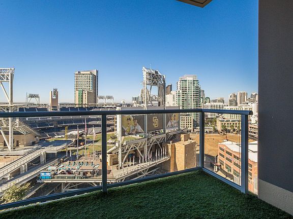 5th image of 253 10th Ave Unit 1204