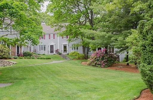 1st image of 205 Foxwood Cir