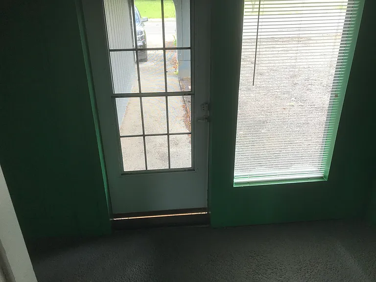 1124 Irvington Dr — Photo 2