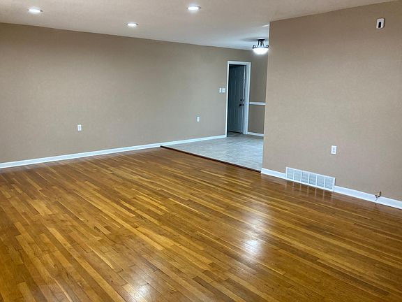 Living room dining room photo 2