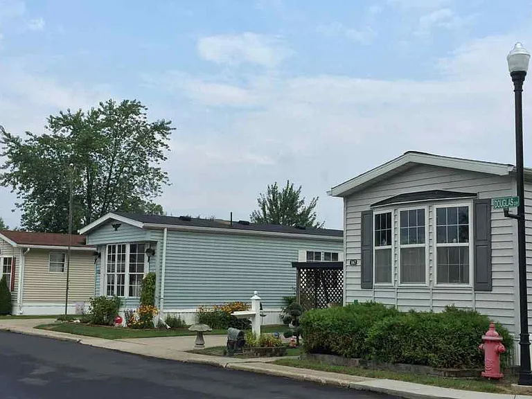 Marysville Villa Estates — Photo 1