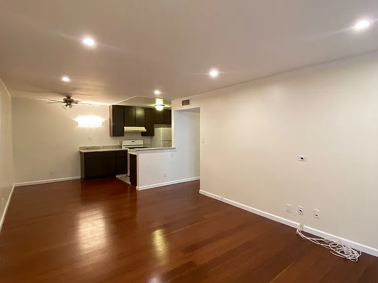 21000 Parthenia St #2 — Photo 2
