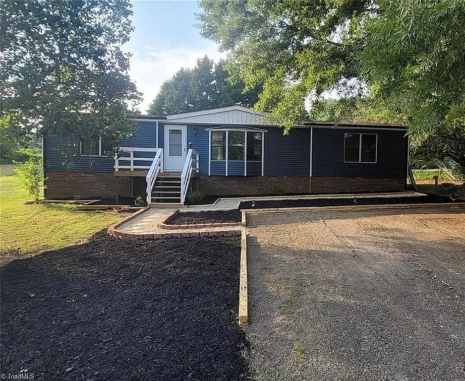 3 bed, 1545 sqft, $2,200 — Photo 1