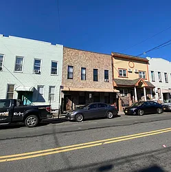 18-77 Stanhope Street  image 1 of 25
