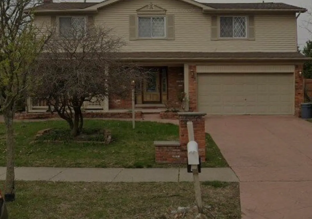 5 bed, 3.5 bath, 2700 sqft, $3,200 — Photo 1