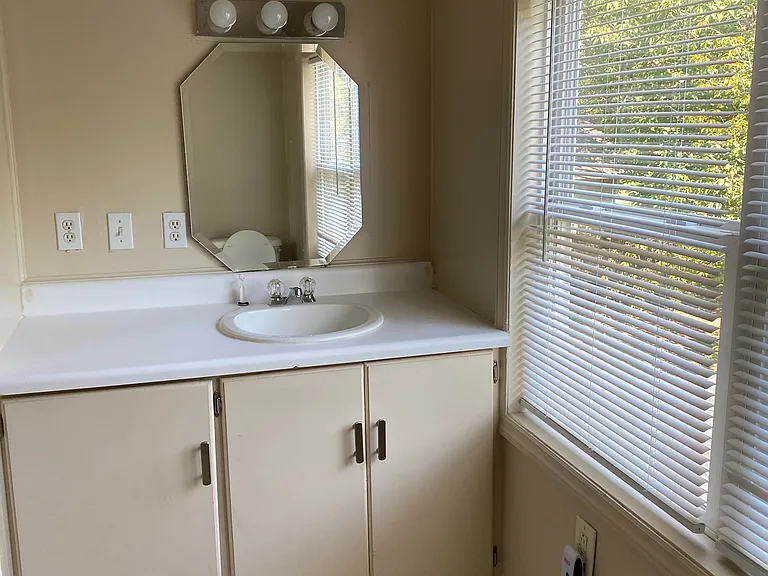 505 S Beaty St — Photo 22