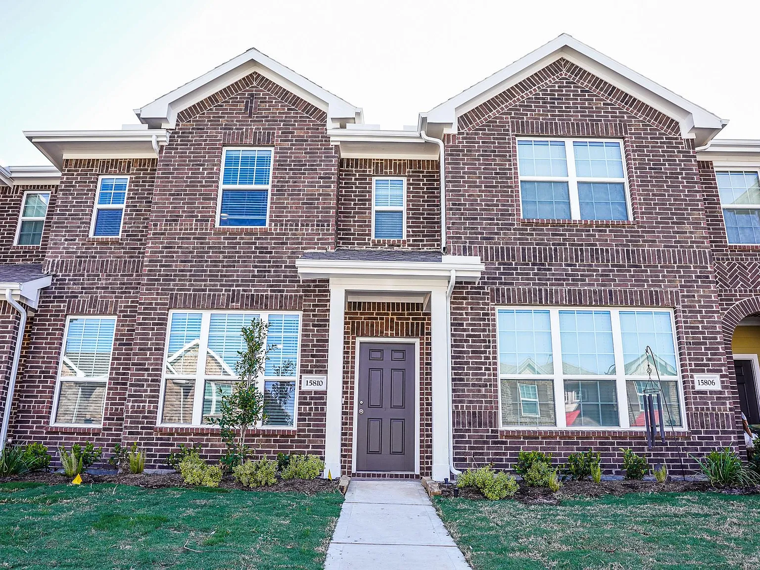 3 bed, 2.5 bath, 1743 sqft, $2,190 — Photo 1
