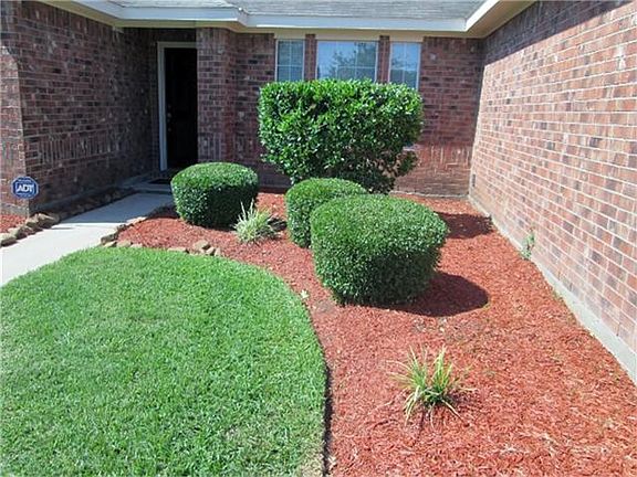 Landscaping as you guests enter your front entrande.