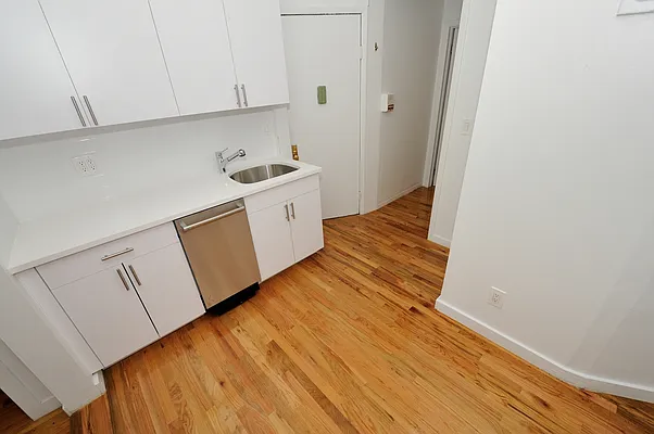 Rented by Aether Property Group | media 27