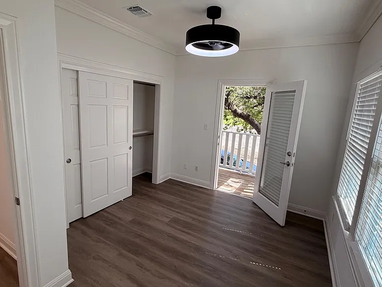 804 E Dean Keeton St — Photo 15