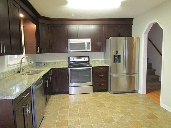 4th image of 22 Canton Ln