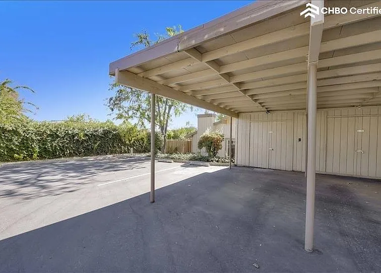 3911 Hills Ct — Photo 40