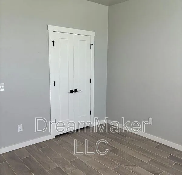 916 Flowers Dr — Photo 11