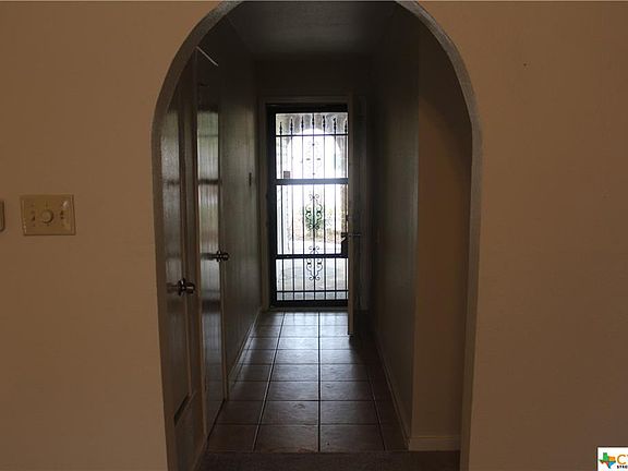 3rd image of 4506 Greenbriar Cir