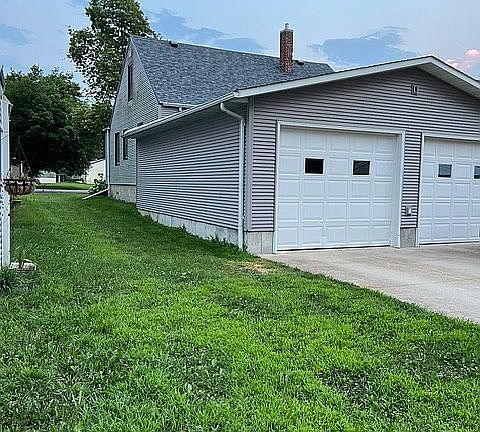 2nd image of 312 3rd St