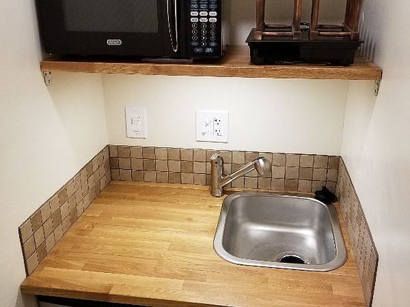 3rd image of 6859 Louise Ave