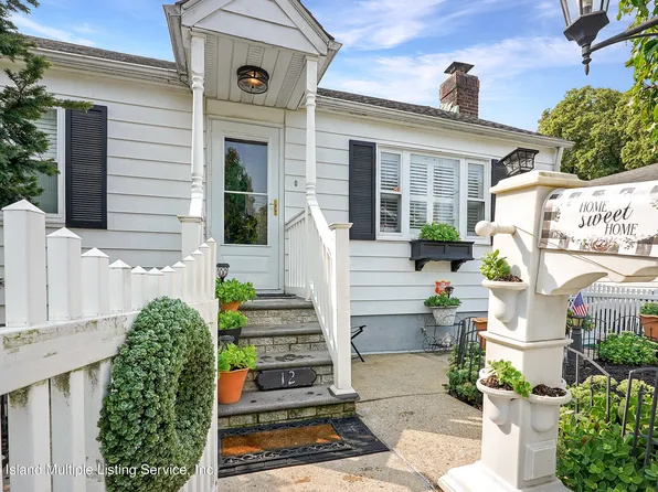 12 Galesville Ct, Staten Island, NY 10305