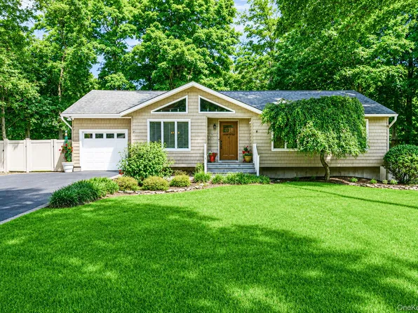 1 Honey Lane, Miller Place, NY 11764