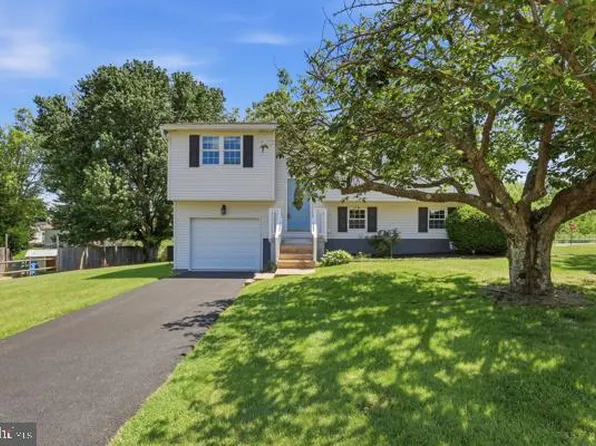 3496 Fox Ridge Ct, Dover, PA 17315