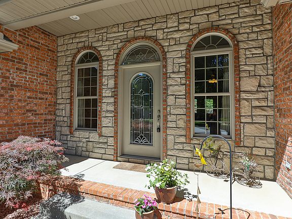 5th image of 1361 S Charles Place