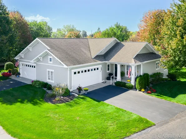 9558 Trillium Lake Dr, Zeeland, MI 49464