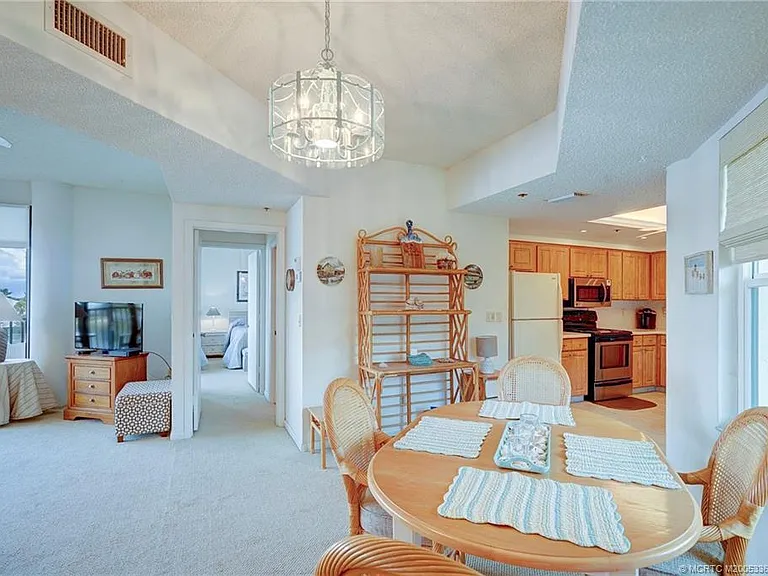 221 NE Plantation Rd #407 — Photo 20
