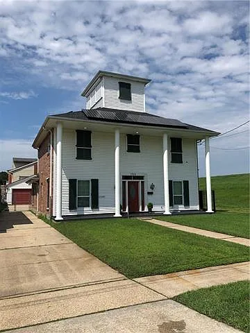 1528 Cherokee Ave — Photo 1
