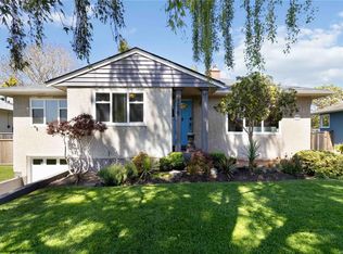 2228 Pacific Ave, Oak Bay, BC V8R2V5