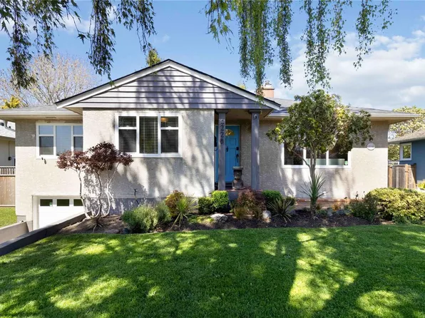 2228 Pacific Ave, Oak Bay, BC V8R 2V5