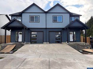 1542 Barn 1550 St, Woodburn, OR 97071