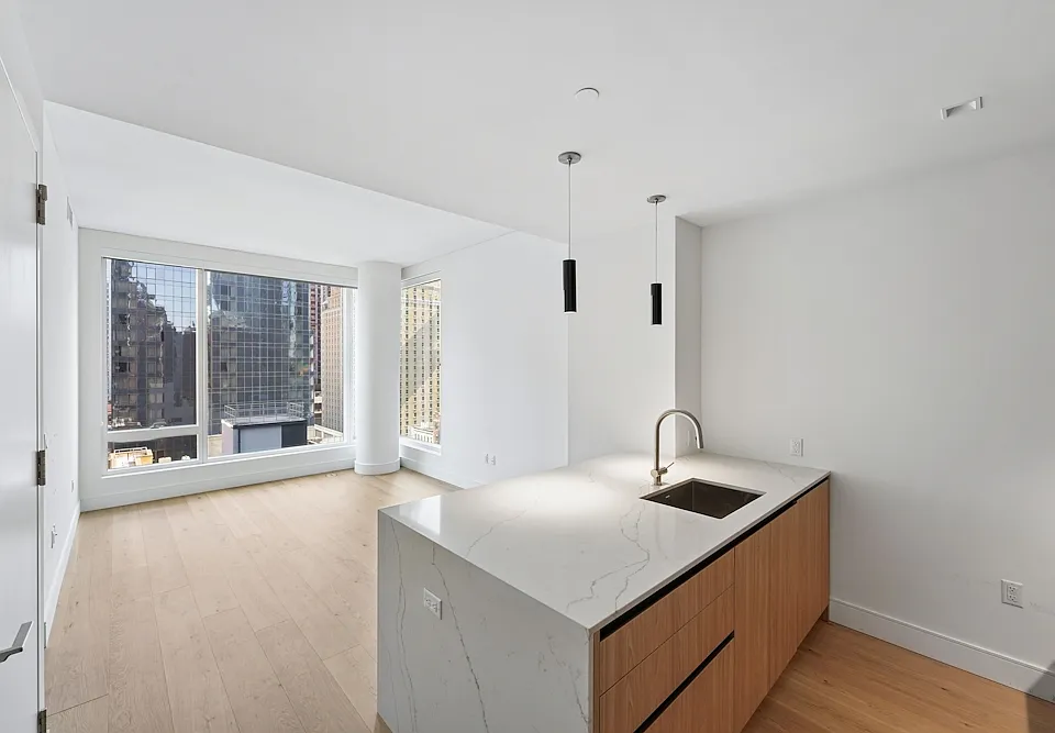 312 W 43rd St #20A