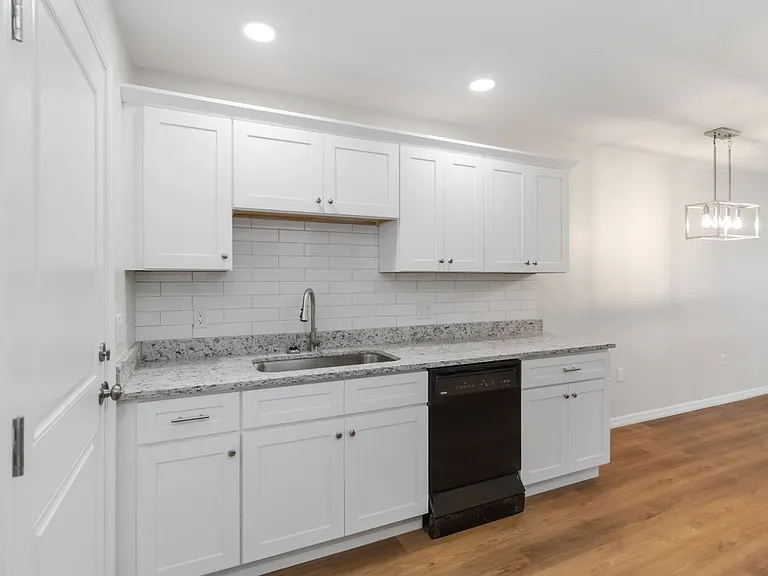217 Montana Ave — Photo 9