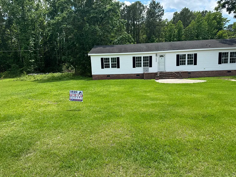 1620 Syracuse Community Rd — Photo 1