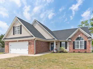 110 Cookshire Dr, Raeford, NC 28376