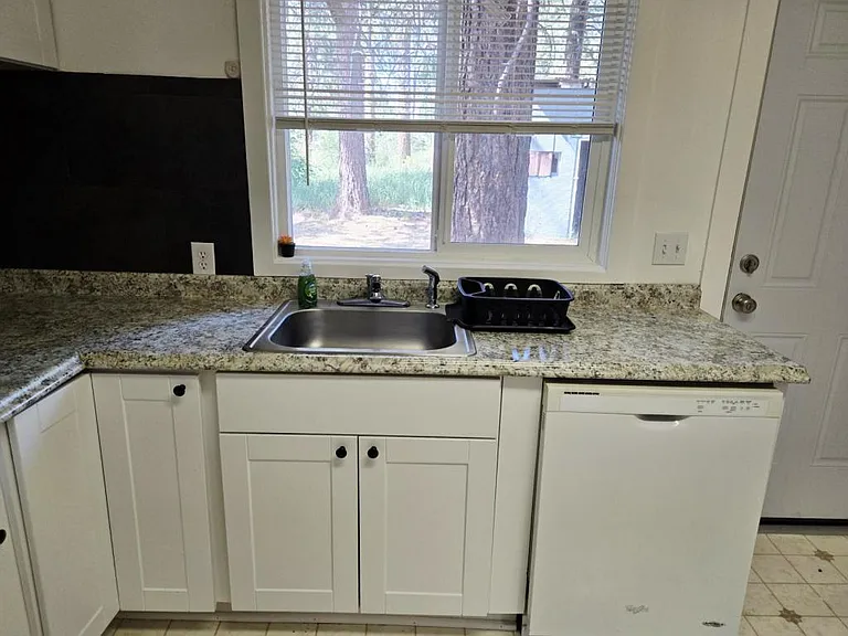 303 E Christina St — Photo 37