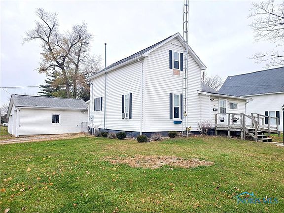 3rd image of 903 Charlies Way