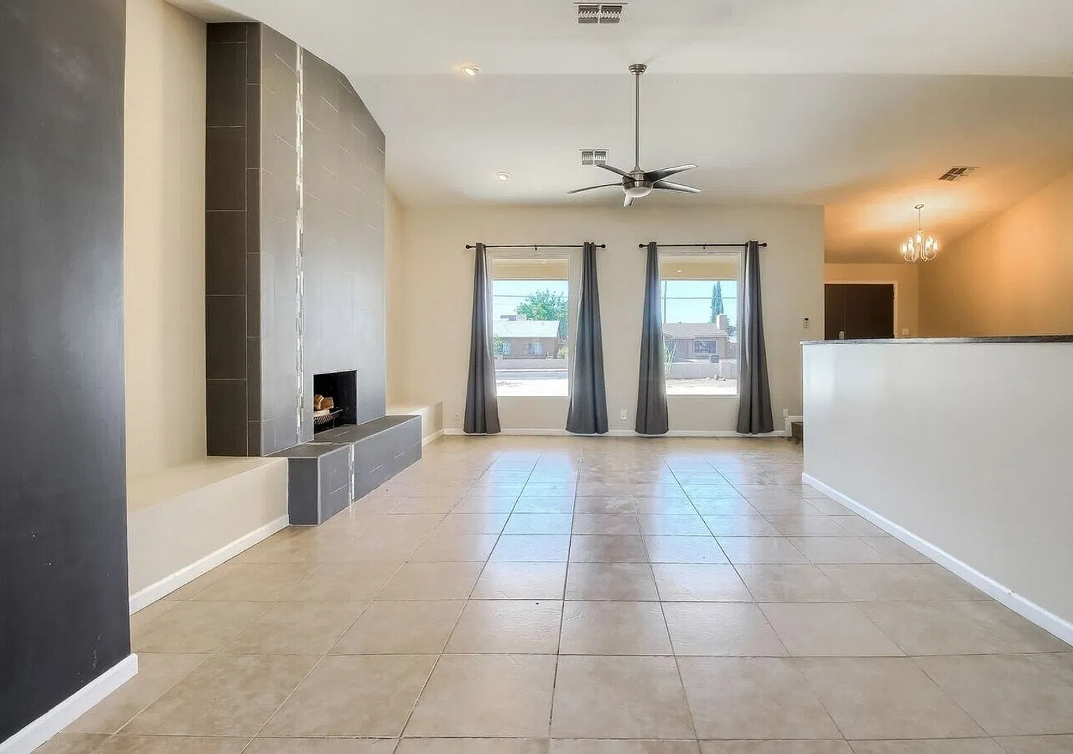Modern Luxury Retreat: 4BR/3BA — Photo 4