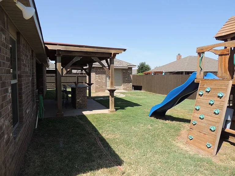 5706 Champions Dr — Photo 35