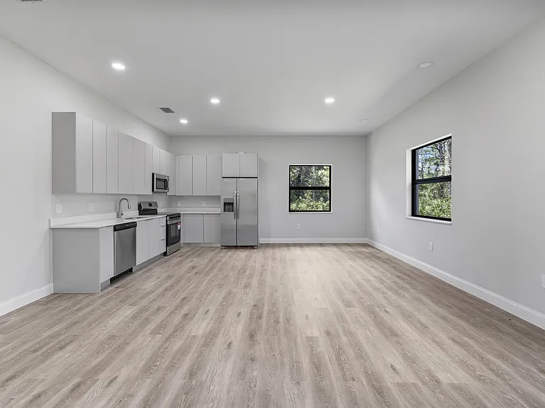1051 Milwaukee Blvd — Photo 19