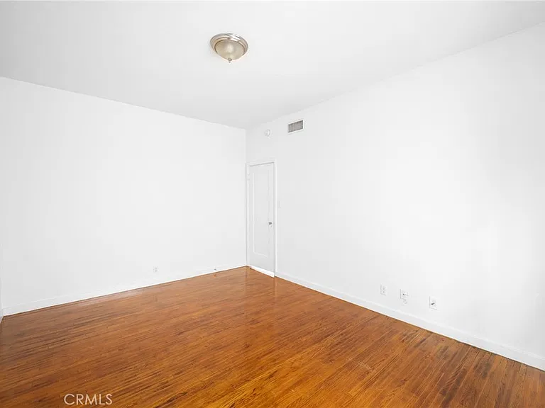 216-218 E Windsor Rd #1 — Photo 12