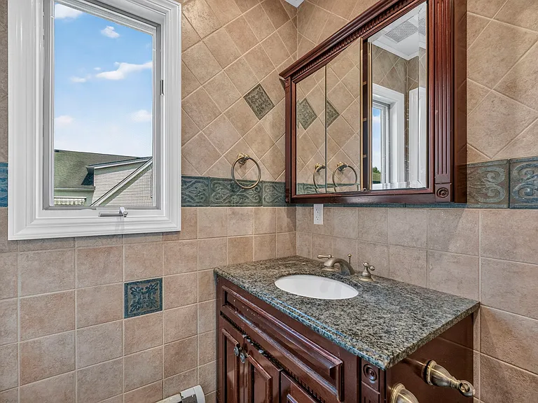 280 Ash St — Photo 14