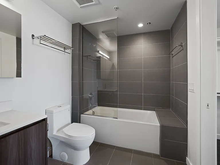 5800 Harold Way — Photo 35