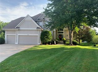700 SW Springwater Ln, Lees Summit, MO 64081