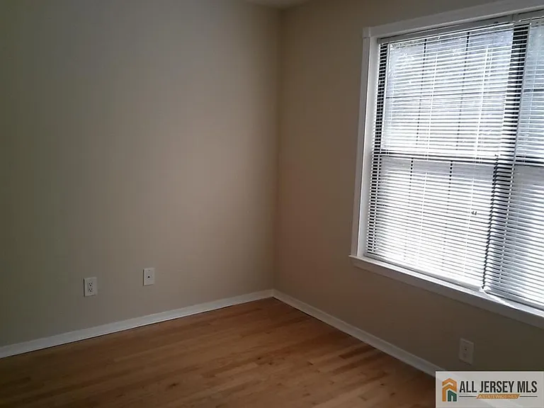 510 Sunshine Ct — Photo 8
