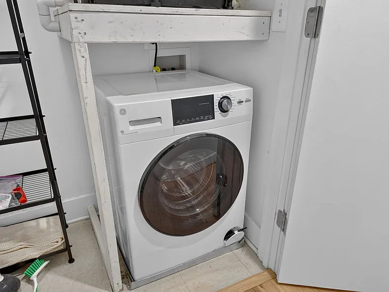 In-Unit Combo Washer/Dryer