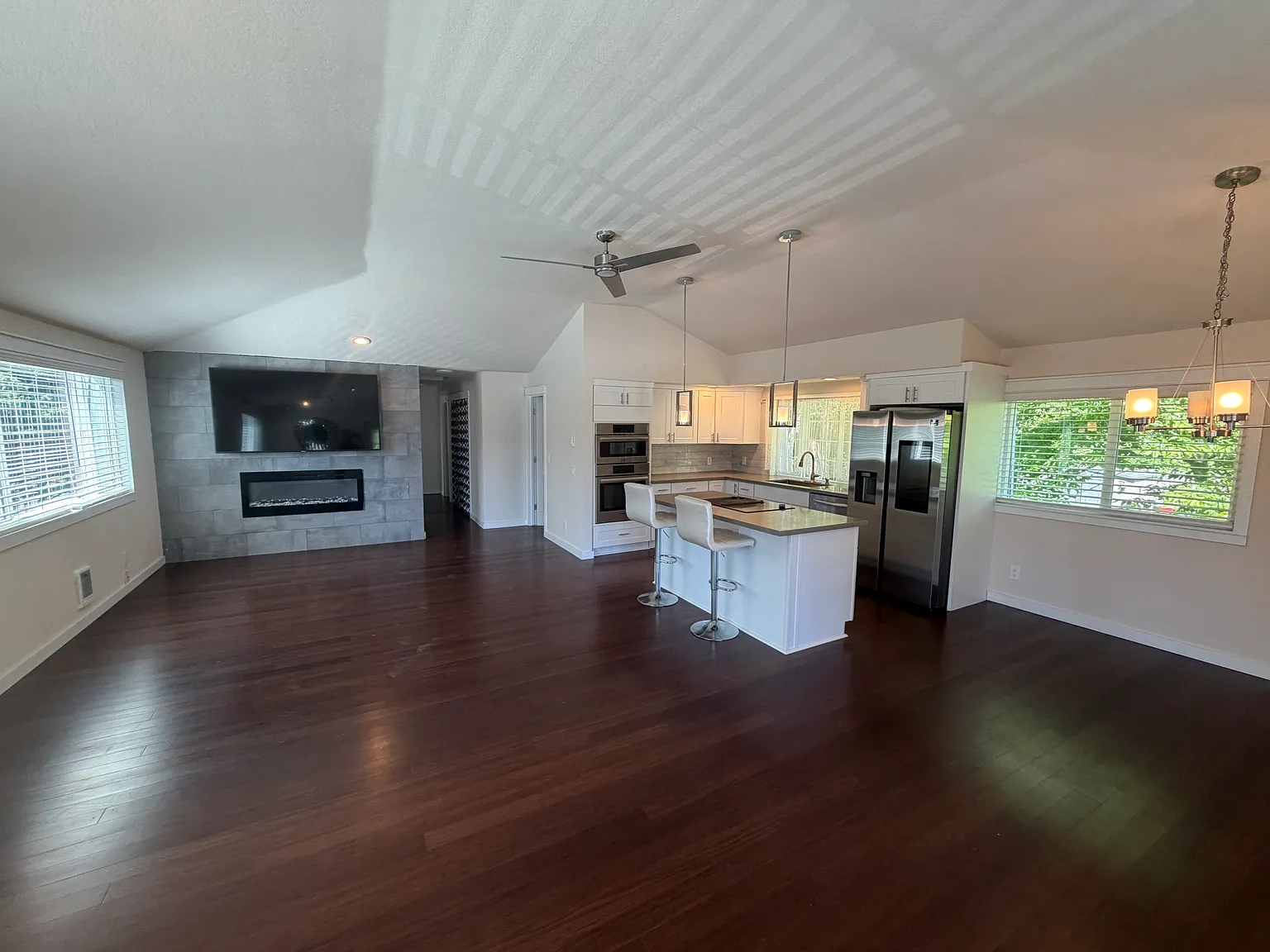3 bed, 1200 sqft, $2,950 — Photo 1