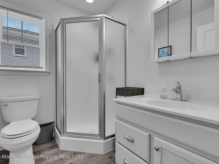 24 Virginia Ave — Photo 27