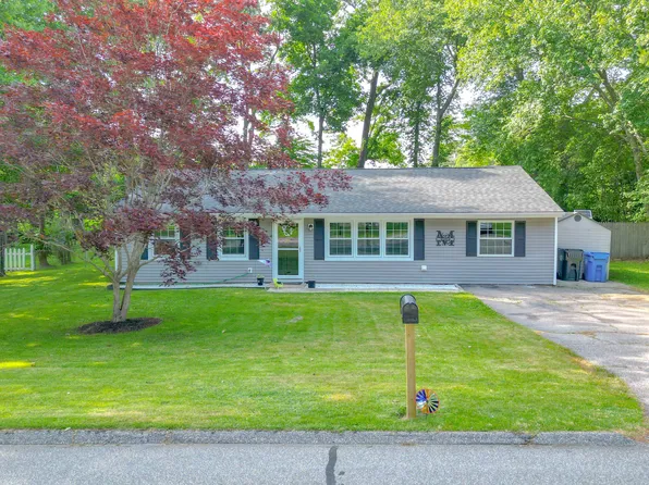 15 Pennywise Lane, Ledyard, CT 06339